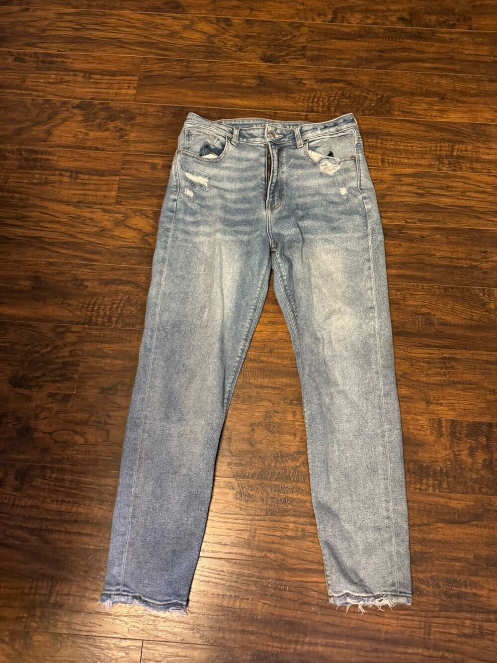 American Eagle Mom Jeans Women's Blue Distressed High Rise Stretch Sz:8